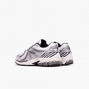 Кроссовки New Balance 860V2