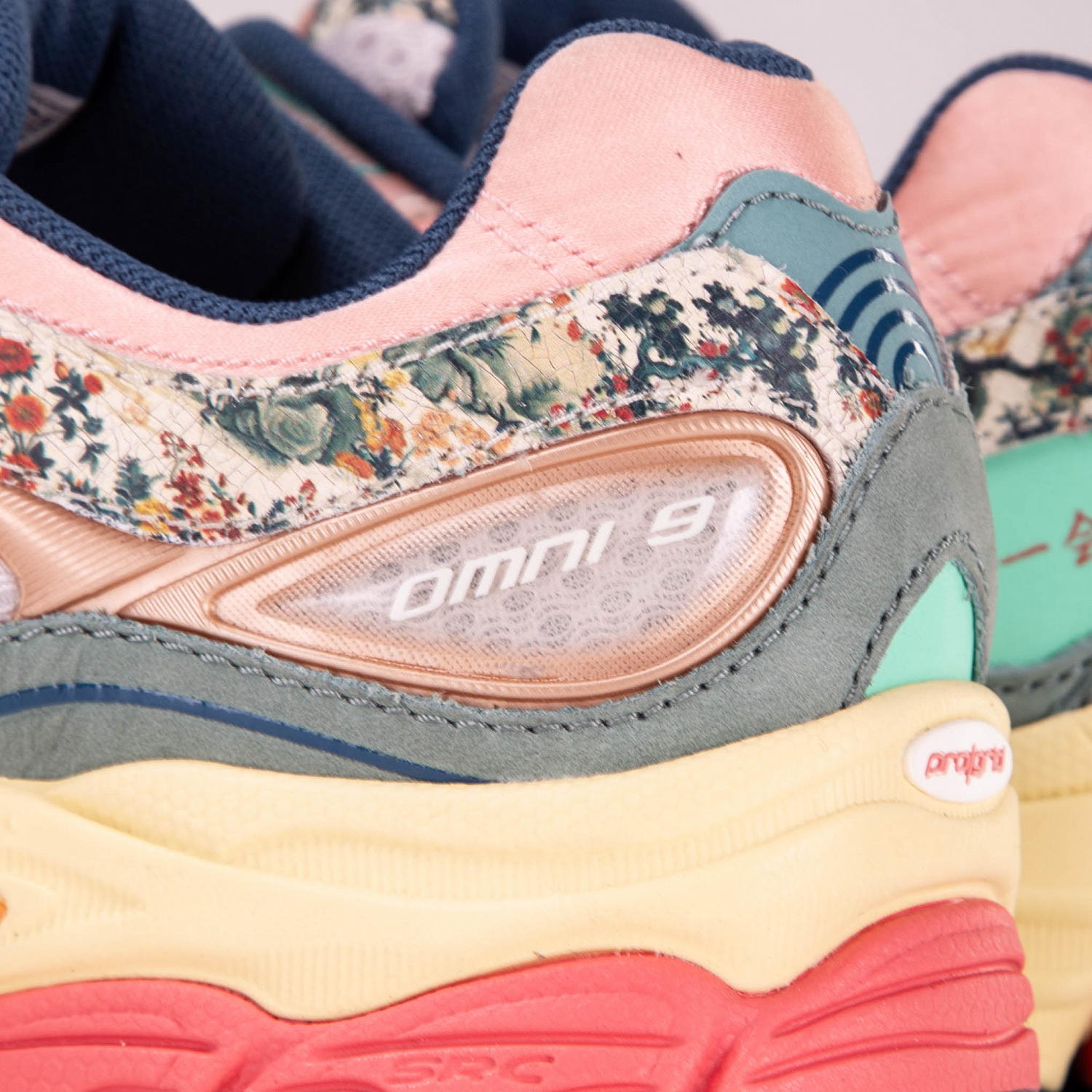 Кроссовки Saucony ProGrid Omni 9